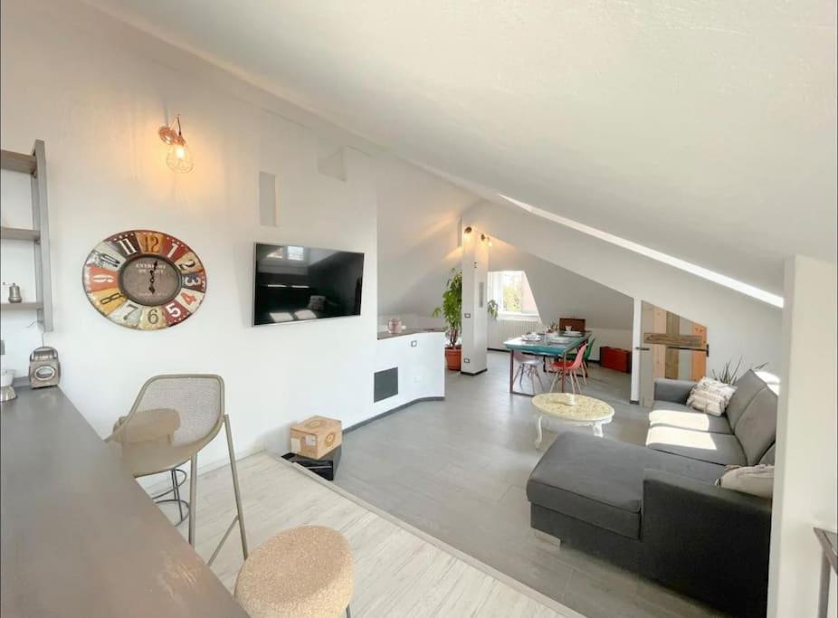 Appartement Mansarda Vista Mare A Zinola à Savone Extérieur photo